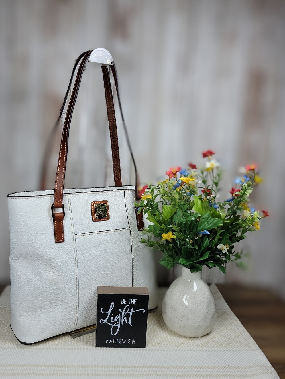 Dooney & Bourke White Lexington EUC